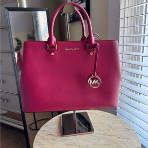 SOLD!!!Micheal Kors magenta handbag
